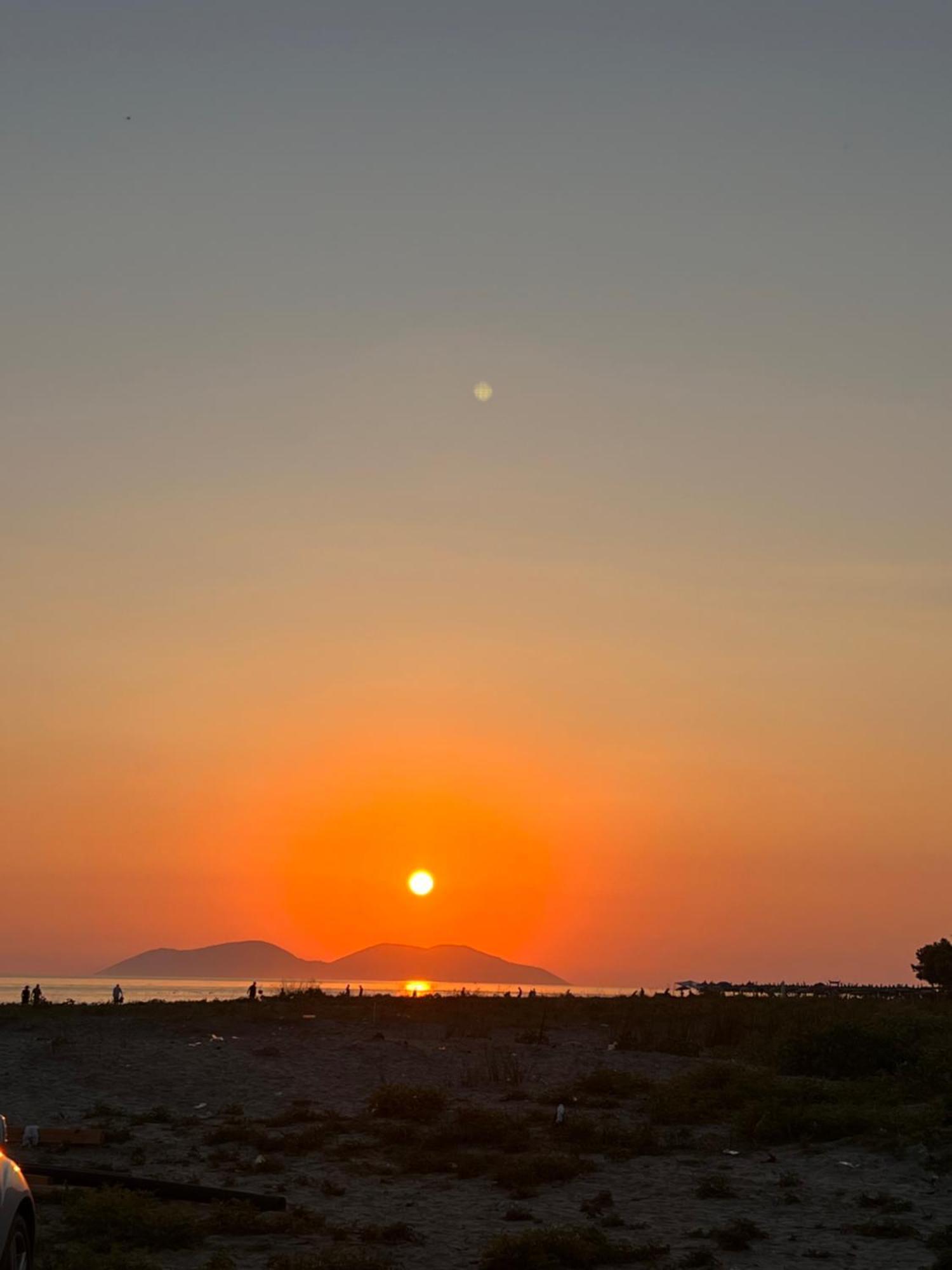 Soleil Apartment With Sunbed & Umbrella Vlorë エクステリア 写真
